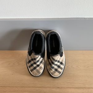I am selling boys shoes